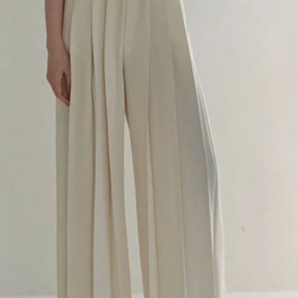 Pleated High Waist Wide Leg Pants - Picture 4 of 10